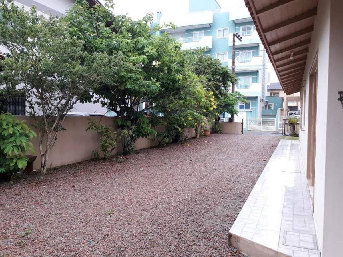 Casa De 03 Dormitorios No Centro De بومبينهاس المظهر الخارجي الصورة