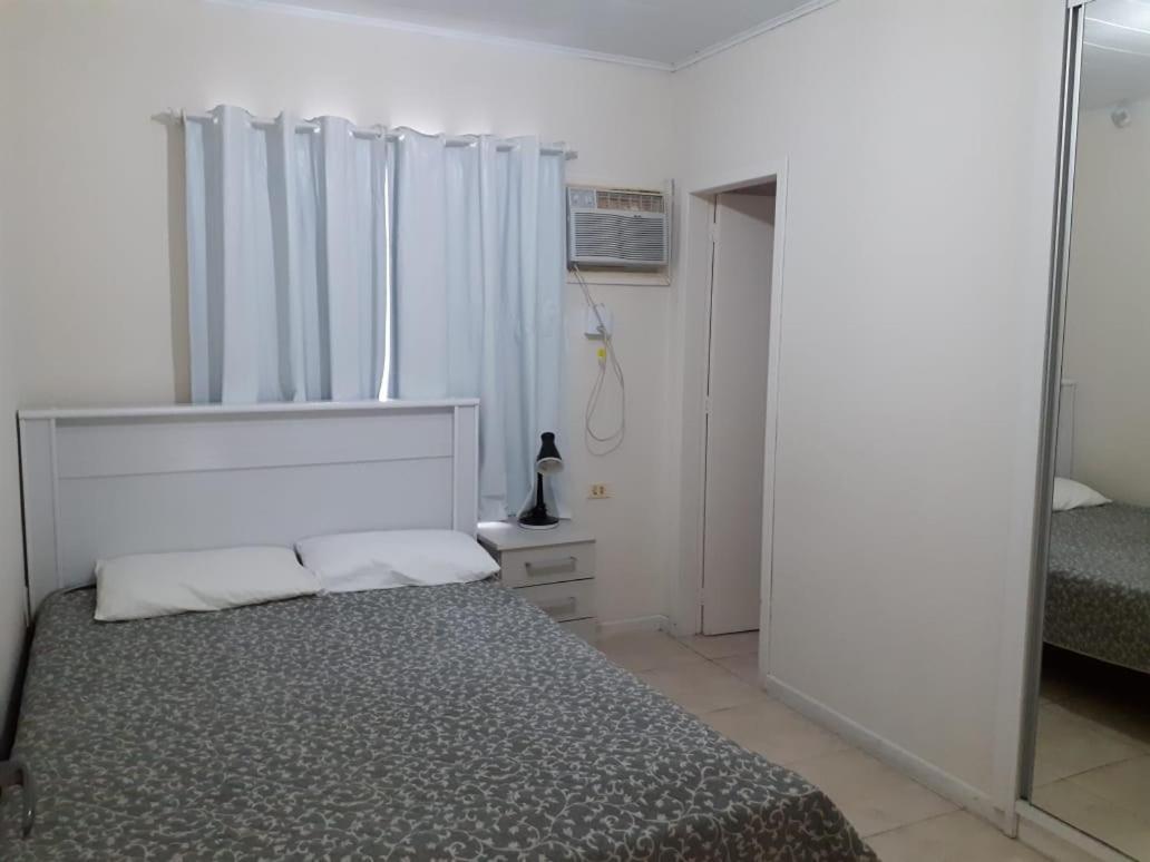 Casa De 03 Dormitorios No Centro De بومبينهاس المظهر الخارجي الصورة